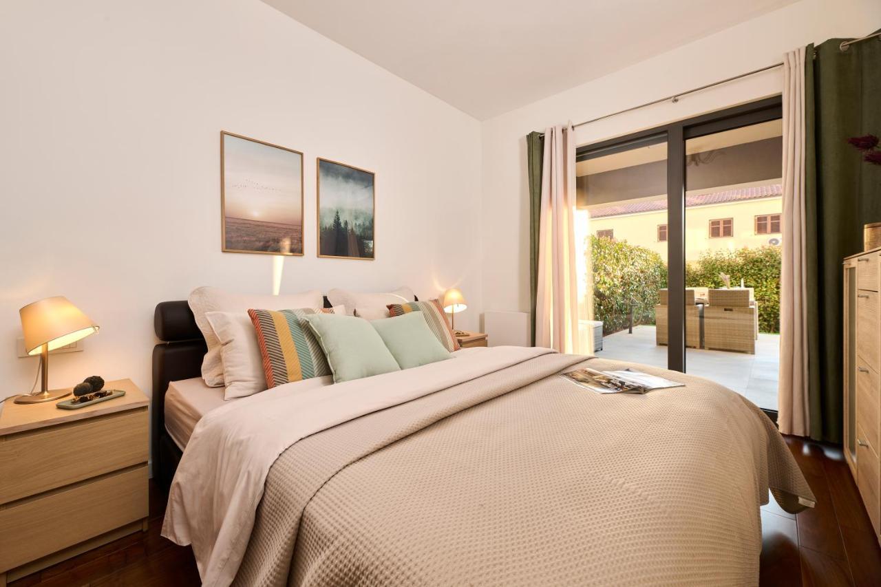 Brand New 1 Bedroom Apartment With Backyard Near The Beach! Poreč Exteriör bild